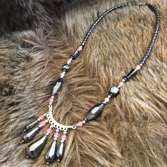 Vintage 80s hematite & rose quartz stone necklace - image 4