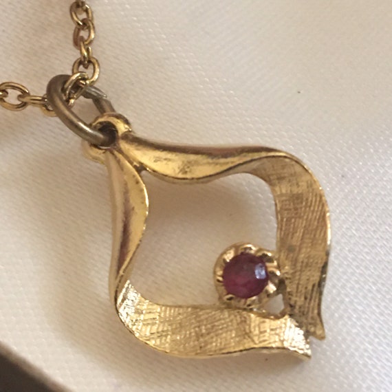 Vintage 70s new old stock faux ruby gold necklace - image 2