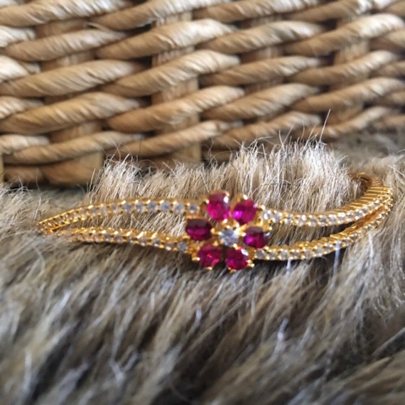 Vtg pink and white crystal gold plated bracelet
