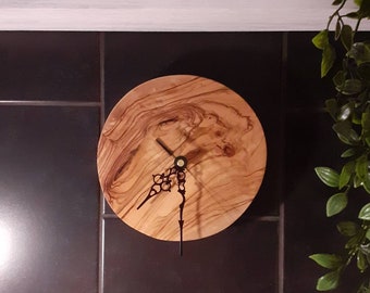 Horloge murale design moderne en bois d'olivier, horloge en bois, cadeau pour elle et pour lui