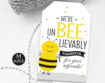 Peut inclure: Une illustration d'abeille jaune et noire avec une bannière qui dit "Merci pour vos recommandations !" Le texte au-dessus de l'abeille dit "Nous sommes incroyablement reconnaissants pour vos recommandations !"