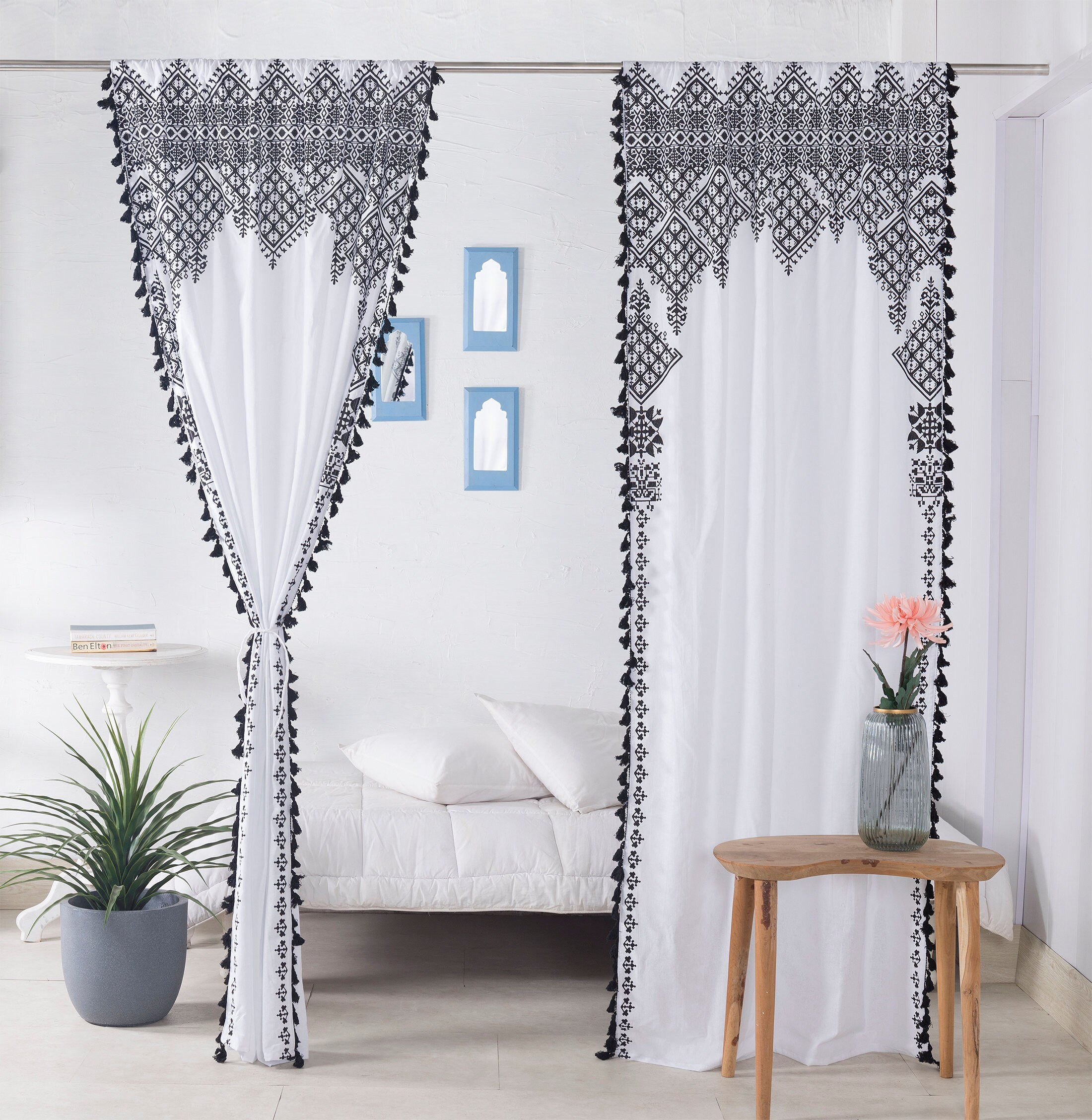 Cortinas negras blancas Medallón cortina de