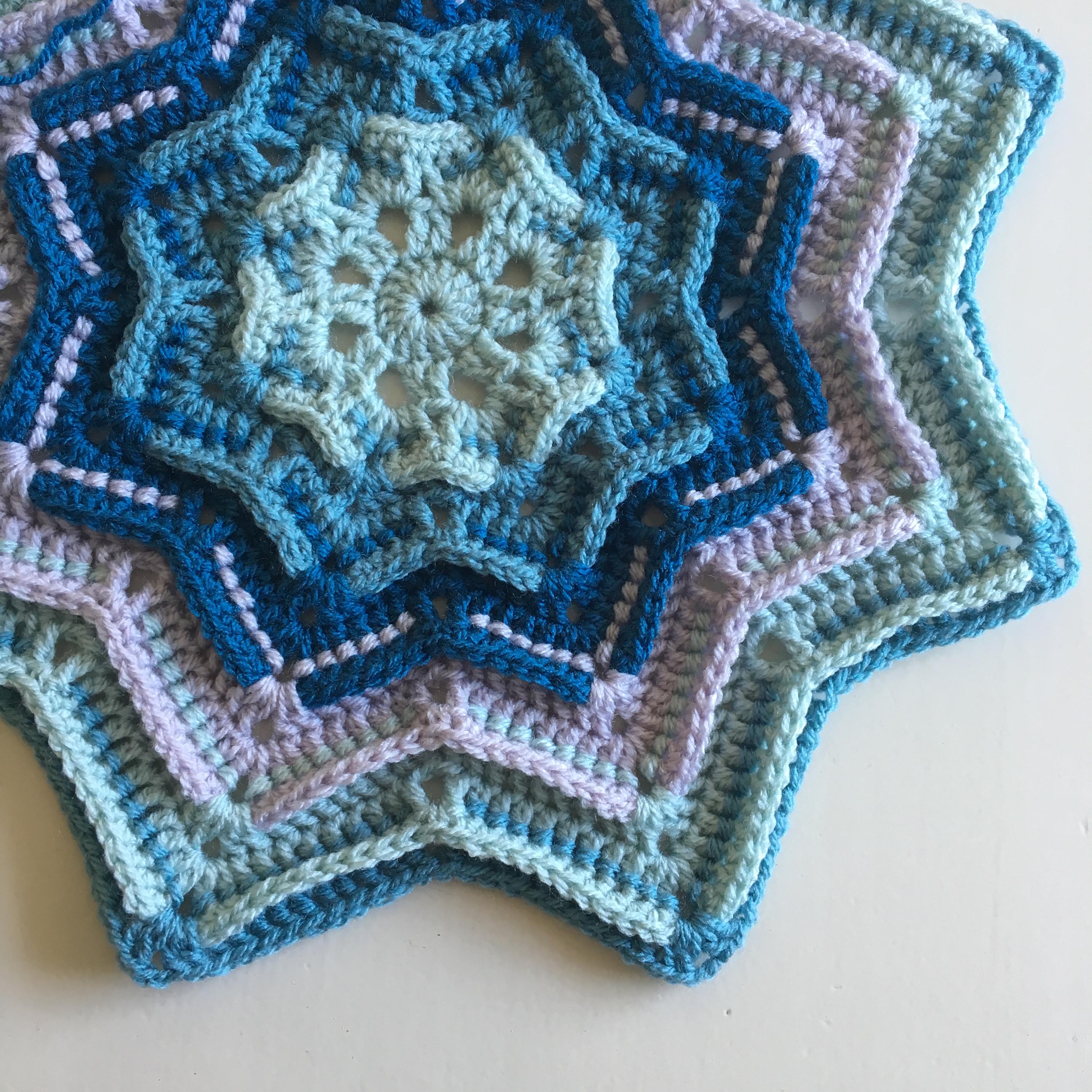 輝く星型ブランケットのかぎ針編みパターン：質感のある心地よい星型