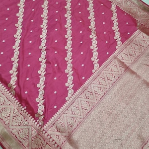 Sari de seda pura rosa oscuro Banarasi Sari Sari azul Diseñador de bodas Seda Buti daar sari Sari hecho a mano rojo Telar manual amarillo Sari ensamblado