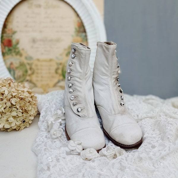 Antique Edwardian children's button boots made of white canvas around 1900 children's boots brocante shabby decoration old antique