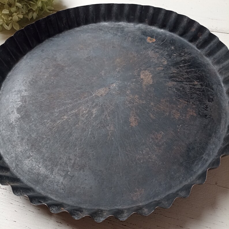 Large old 35.5 cm tart pan from France Tart tray shabby iron sheet old antique patina image 4