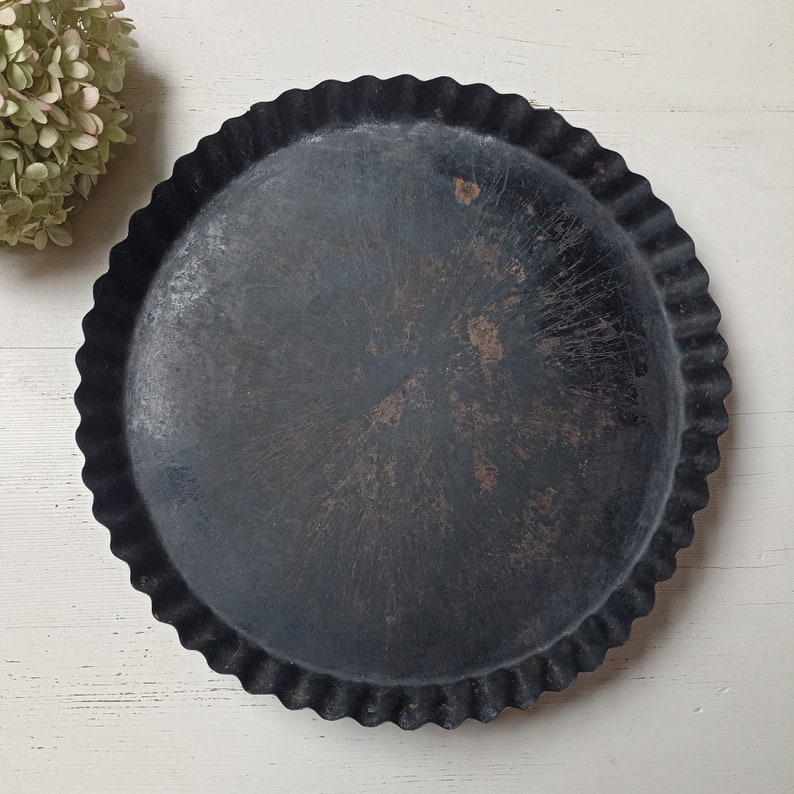 Large old 35.5 cm tart pan from France Tart tray shabby iron sheet old antique patina image 3