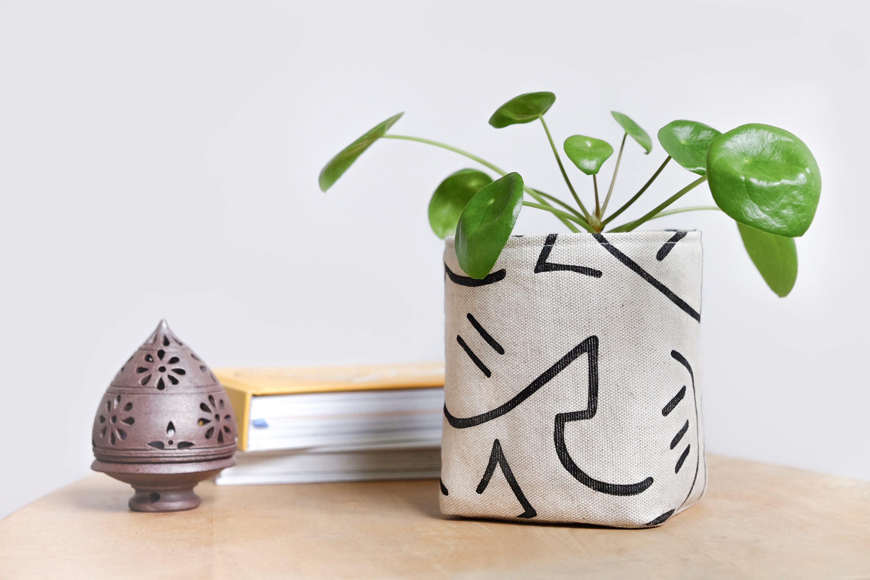 Cache-Pot en Tissu Beige Imprimé Noir Pour Plante et Bouture Une Decoration d'interieur Modern Desig