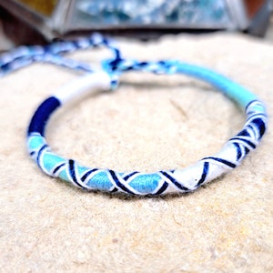 Brazilian bracelet in cotton to tie for children and adults blue