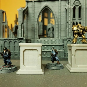 Wargames Battle Damage Statue Plinth x2