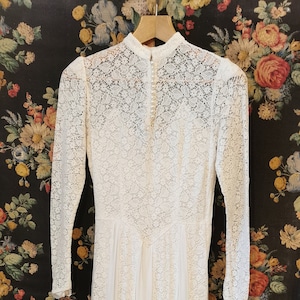 Gorgeous vintage lace wedding dress, UK 6