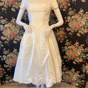 Stunning early 60&#39;s button back wedding dress