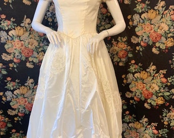 Stunning early 60's button back wedding dress