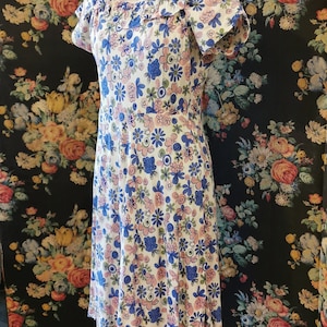 Lovely vintage floral summer dress 1930s/40s