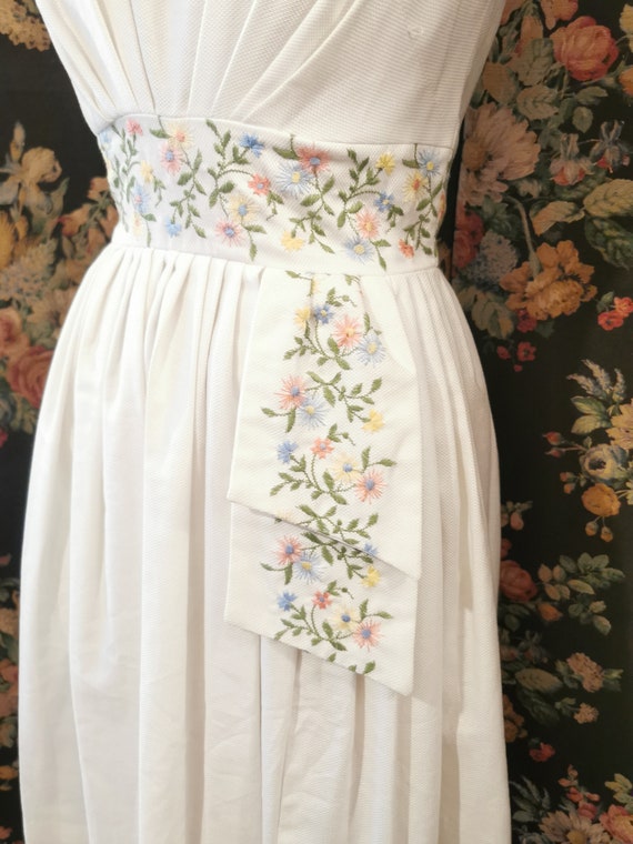 1960s embroidered poplin summer dress - image 2