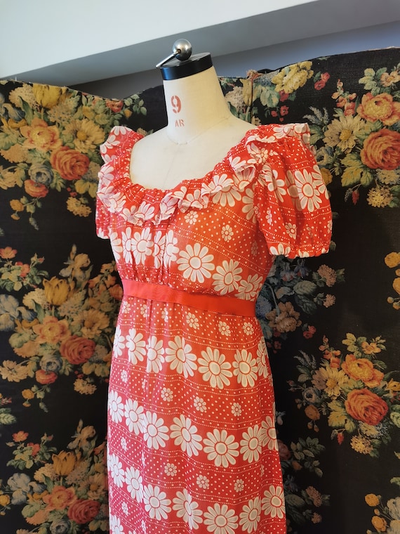 California Vintage 70s Red Maxi Dress with Daisy Motif Hippie Floral California Vintage 70s Red Maxi Dress with Daisy Motif Hippie Floral