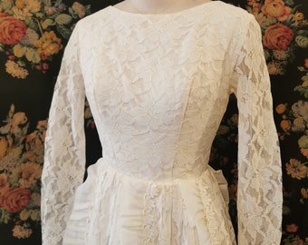 1950s  long sleeve lace wedding dress