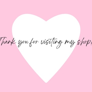 Peut inclure: Fond rose avec une forme de c&oelig;ur blanche et le texte "Merci d'avoir visit&eacute; ma boutique !"