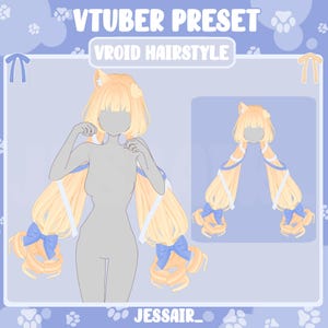 Puede incluir: Una ilustración digital de un preajuste de Vtuber para Vroid. El preajuste presenta un peinado rubio con dos coletas largas atadas con lazos azules. Las coletas tienen cintas blancas y el personaje tiene orejas de gato.