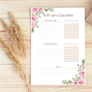 Könnte beinhalten: Druckbare Selbstpflege-Checkliste mit floralem Design. Die Checkliste enthält Abschnitte für körperliche und emotionale Selbstpflege, mit einem täglichen Tracker für jeden. Es gibt auch einen Notizbereich.