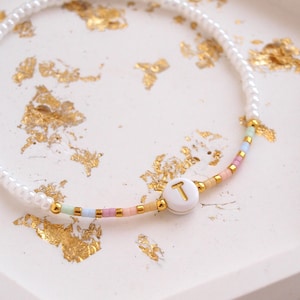 Pulsera de perlas personalizada con perlas de agua dulce, goma de colores pastel, nombre, regalo para mamá, abuela, damas, joyas de oro, letra, novia