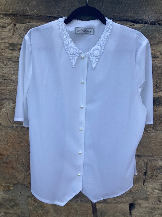 1980s blouse with lace collar