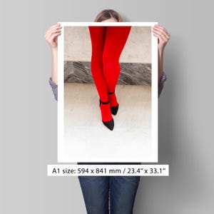 Il corpo solitario: poster di fotografia artistica contemporanea - Arte della forma femminile simbolica