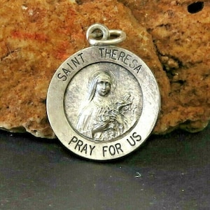 Sterling Silver 0.925 Saint St Theresa Round Medal Necklace Pendant Charm