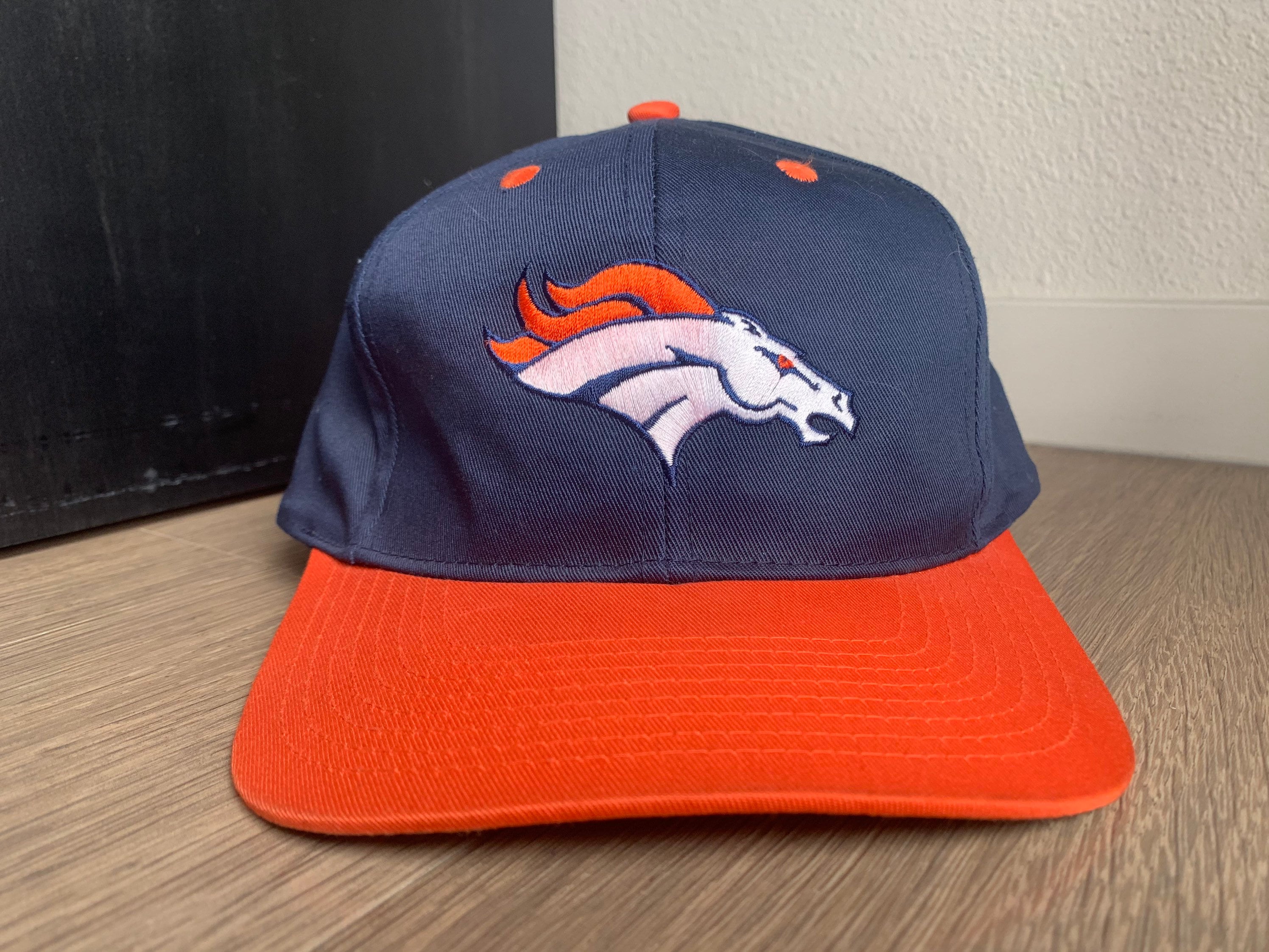 Casquette Snapback Vintage Denver Broncos Années 80 - New Era USA - Orange Bleu Blanc - Occasion