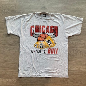 Vintage Chicago Bulls &quot;91 92 Repeat - A - Bull&quot; Gray T Shirt Size Large