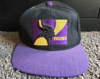 Gorra vintage de la NFL con logo de jugador profesional de los Minnesota  Vikings, color negro y morado