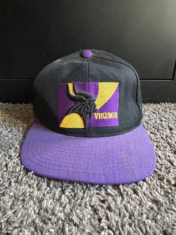Vintage Minnesota Vikings Black Purple Pro Player NFL Snapback Hat