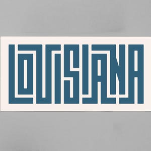 Puede incluir: Un dise&ntilde;o gr&aacute;fico azul y blanco de la palabra "Luisiana" con un patr&oacute;n geom&eacute;trico.