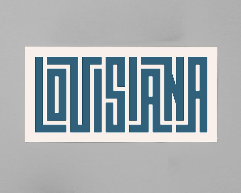 Puede incluir: Un dise&ntilde;o gr&aacute;fico azul y blanco de la palabra "Luisiana" con un patr&oacute;n geom&eacute;trico.