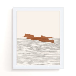 Puede incluir: Impresi&oacute;n de arte abstracto con una forma marr&oacute;n que se asemeja a una isla sobre un fondo blanco con l&iacute;neas negras que se asemejan a olas.