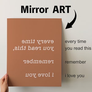 Puede incluir: Una impresión rectangular marrón con texto blanco que dice "emit vieve, aiht bsed you, redmemer, you evol i" y "every time you read this remember i love you".