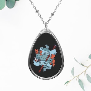 Personalisierte D&D Halskette mit Namen, anpassbare Dungeons und Dragons Klasse Schmuck Personalisierte D & D Klasse Geschenke mit Würfeln Individuelle Geschenke Hochzeit