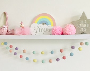 Guirnalda de pompones de arco iris pastel, guirnalda de vivero de bolas de unicornio, decoración de fiesta, empavesado de ducha de bebé