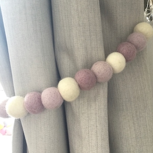 Cravatta a sfera in feltro lilla pastello/cravatta Pom Pom lilla pastello/cravatta per tende
