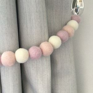 Fermatende con palline di feltro rosa baby e lilla pastello / fermatende con pompon pastello / fermatende