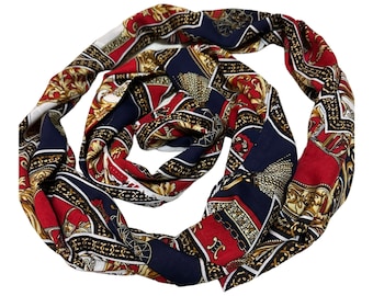 Soft scarf with king carriage pattern