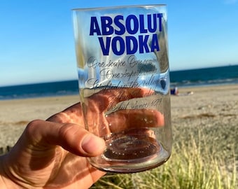 Upcycled Absolut Vodka Glas; einzigartiges Wodka-Liebhaber-Geschenk, Wodka-Flaschenglas, Upcycling-handgemachtes Glaswaren-Geschenk für ihn, Geschenk für sie.