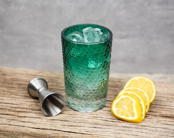 Mermaid Zest Upcycled Gin Glas; einzigartiges Gin Liebhaber Geschenk, Gin Flasche Glas, Upcycled handgefertigtes Glas Geschenk für ihn, Geschenk für sie.