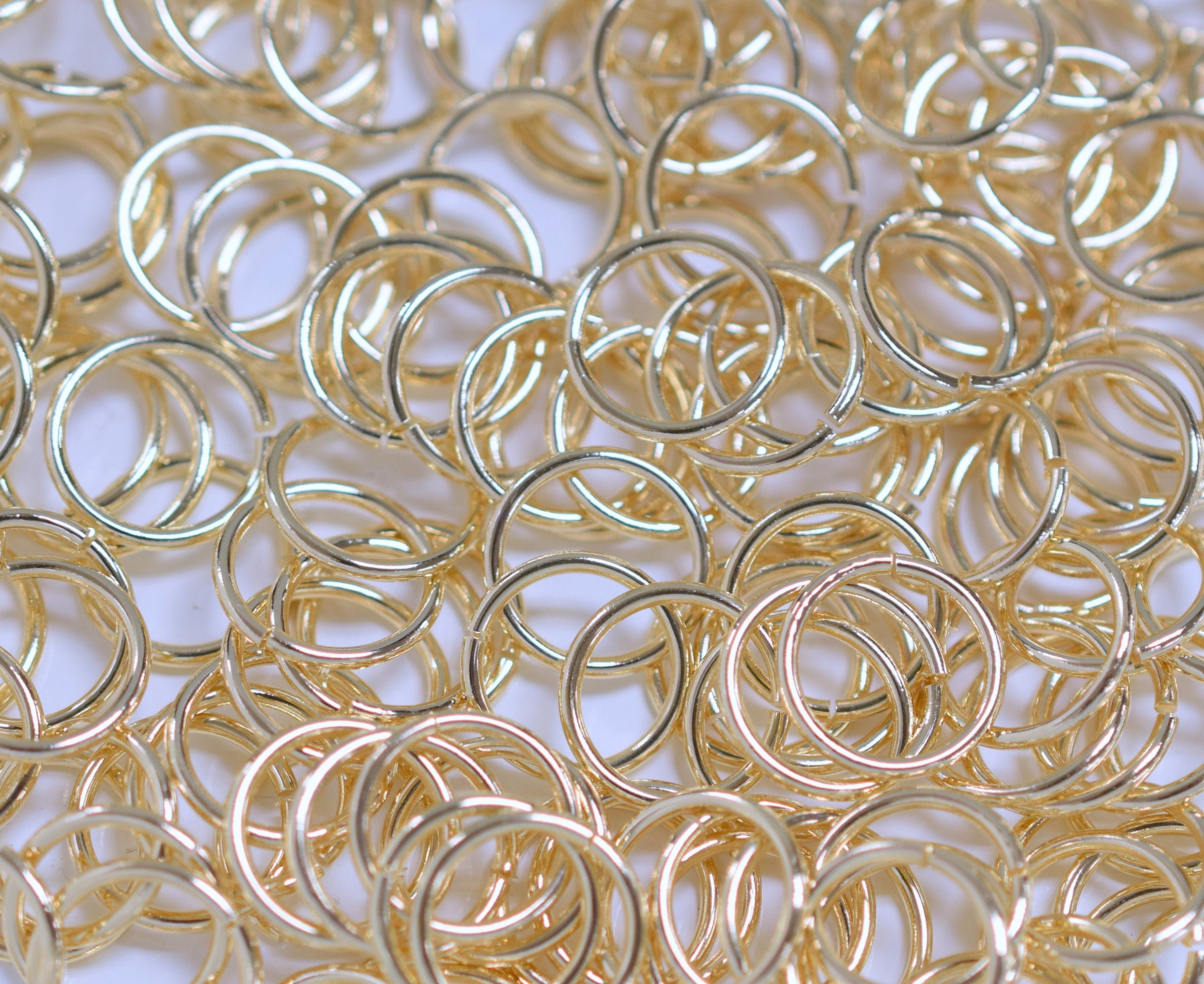 200 Gold Jump Rings for Jewelry Making, O Rings, Gold Plated Jumprings for  Chain Mail Jewelry or Chainmaille Connectors 18 Gauge AWG 6mm 