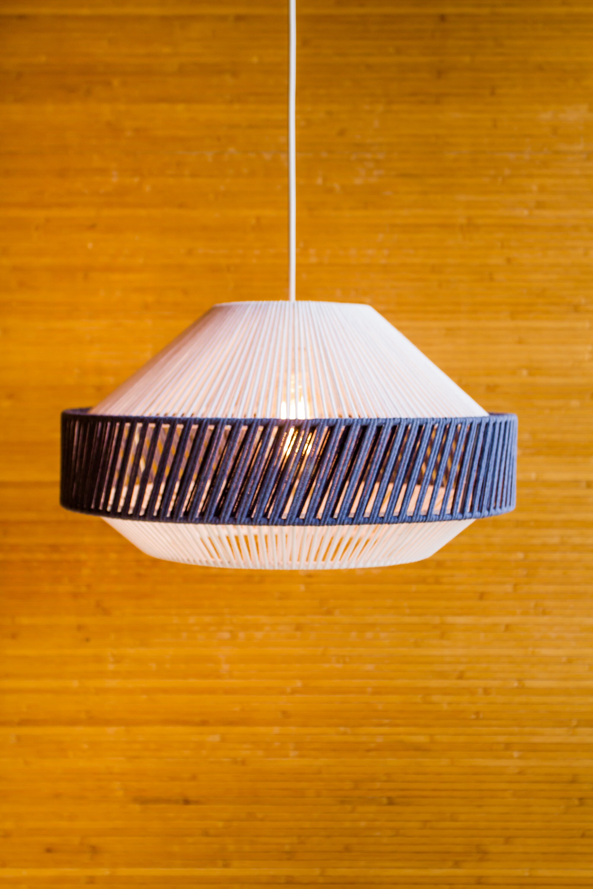 手作りマクラメペンダントライト、ボヘミアン風織りランプシェード