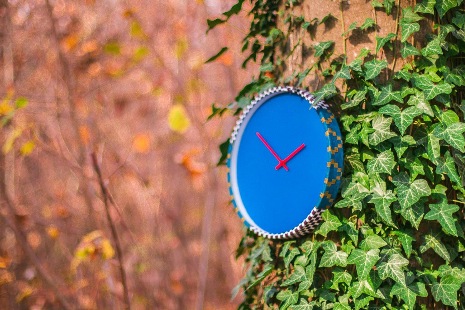 Horloge Murale Customisée en Wax et Peinture La Monochrome Ii