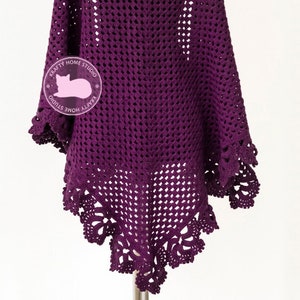 Crochet triangular shawl pattern, crochet tutorial for shawl with lace trim, Instant Download 1009