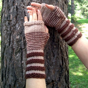 Hand-knit Two-Tone Open Finger Gloves Knitted Wool Mittens for Women image 3