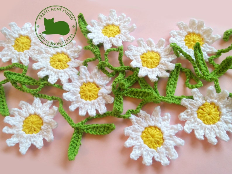 Crochet daisy garland with leaves, large daisies bunting, farmhouse summer decor, daisies with leaves garland Pattern, Instant Download 5023 image 3