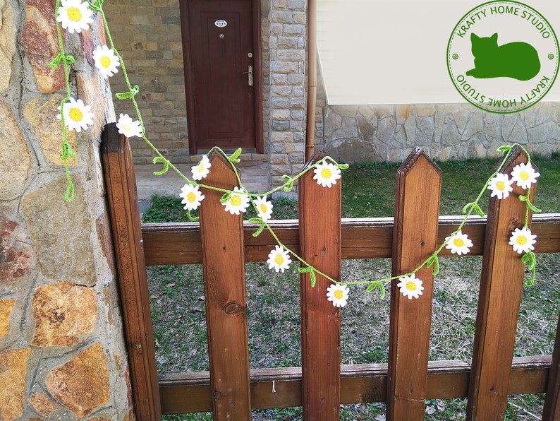 Crochet daisy garland with leaves, large daisies bunting, farmhouse summer decor, daisies with leaves garland Pattern, Instant Download 5023 image 2